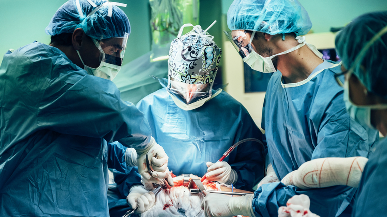 Хирургическое вмешательство.