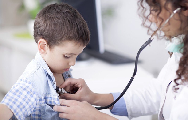 Мальчик у врача