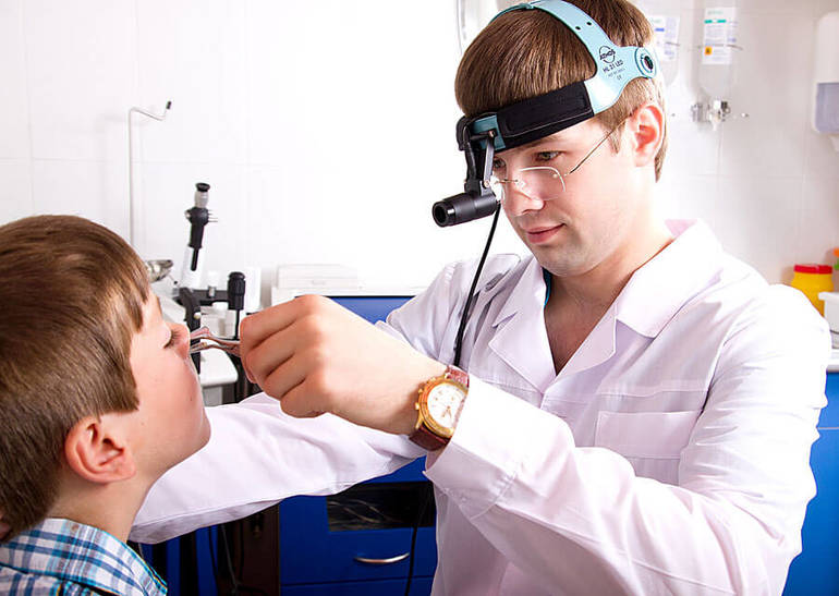 Отоларинголог